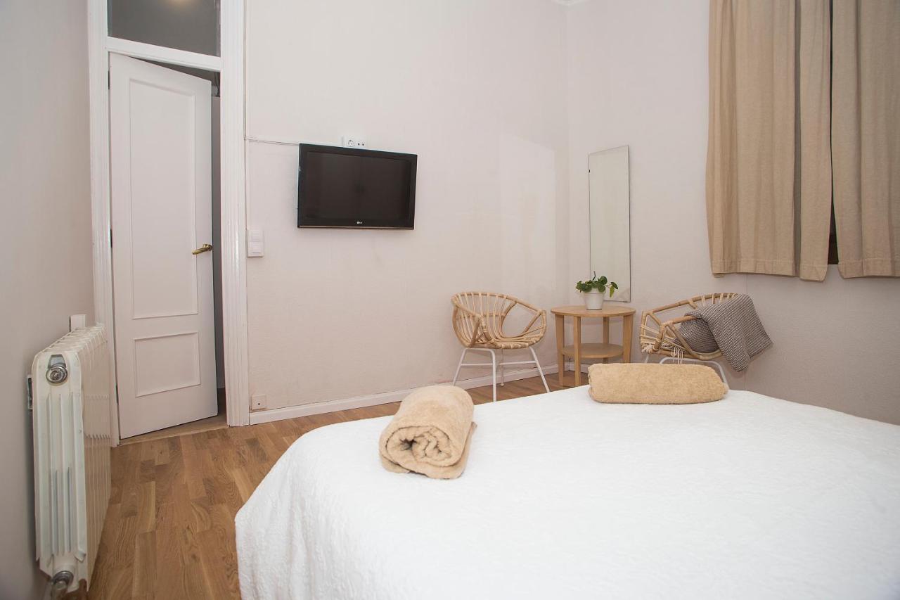 Mai & Maud Ronda Apartment Барселона Екстер'єр фото