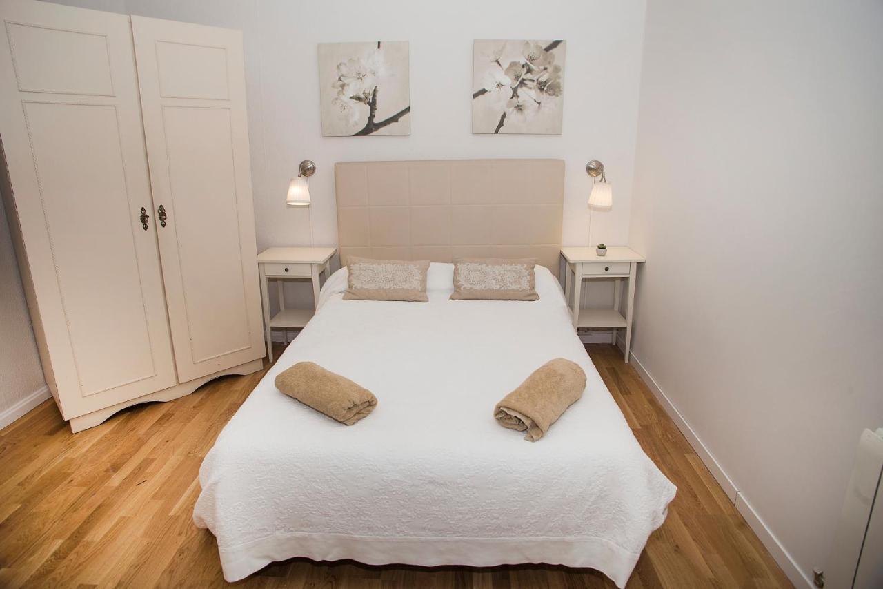 Mai & Maud Ronda Apartment Барселона Екстер'єр фото
